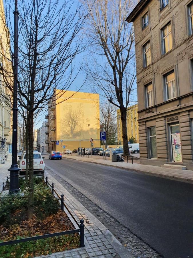 Apartment Rzut Beretem Od Piotrkowskiej / A Stone's Throw From Piotrkowska *